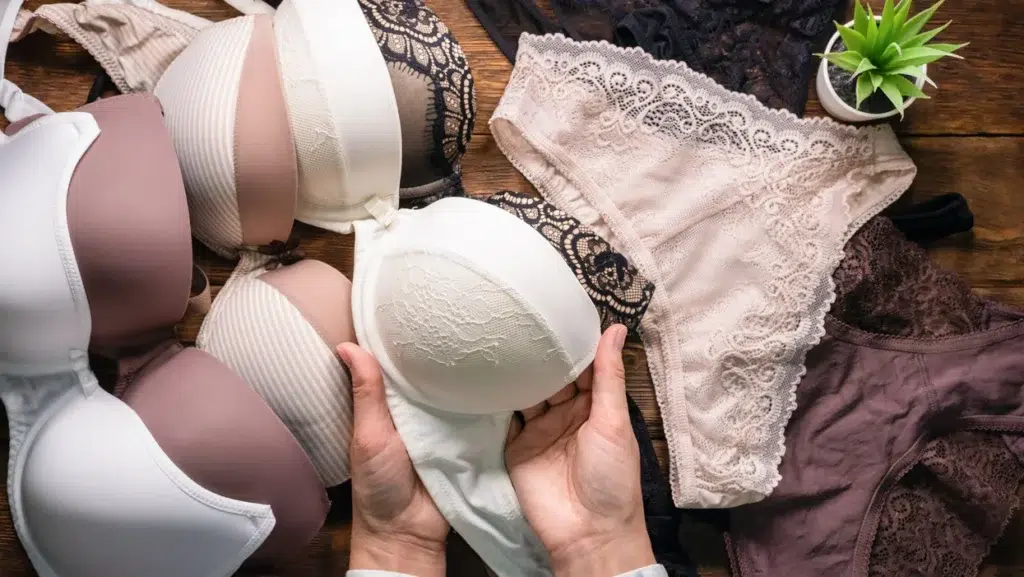 Sets of bras and panties - lingerie for body type. 